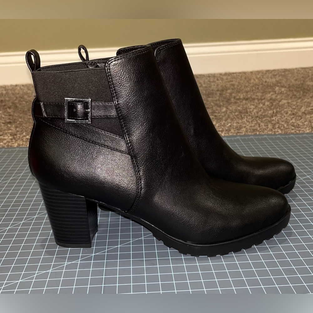 Kelly & Katie Mallorla black heeled bootie women’s size 10